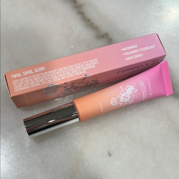 Luxe Lip Gloss - Shimmering Pink - Picture 2 of 4